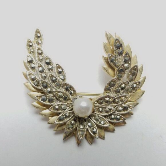 Vintage Rhinestone Swag Shape Brooch, Gold Tone Faux Pearl Sparkle, Retro Estate - Picture 5 of 6